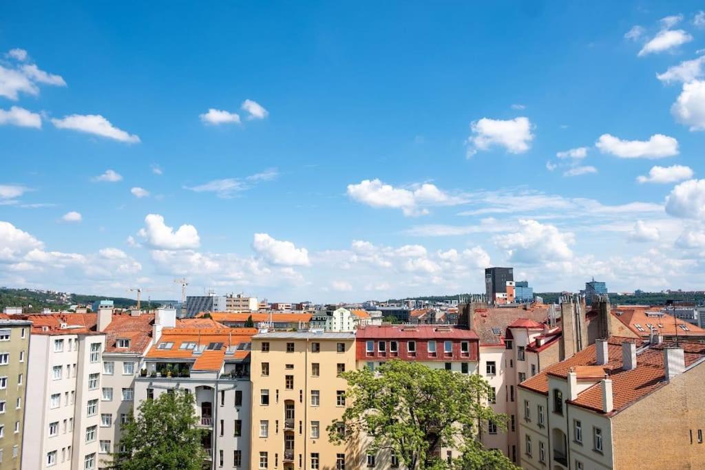 1 Bedroom Apartment With Terrace And Free Parking Near Metro Prague Exterior photo